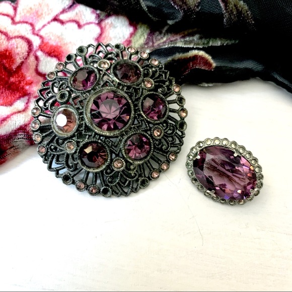 Two VINTAGE BROOCHES